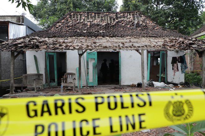 Gegana Temukan Black Powder 2&ndash;5 Kg di Lokasi Ledakan di Ponorogo