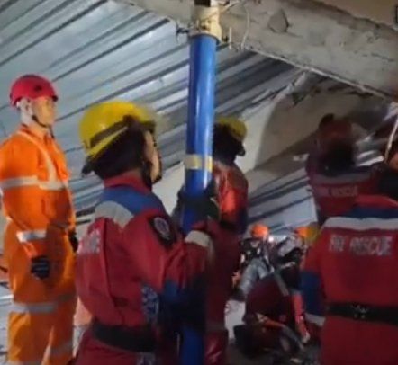 Perjuangan Tim SAR Selamatkan Santri Al Khoziny