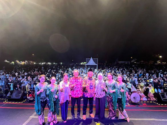 Niken Salindri &ldquo;Hipnotis&rdquo; Ribuan Warga Mojokerto dalam Pagelaran Budaya
