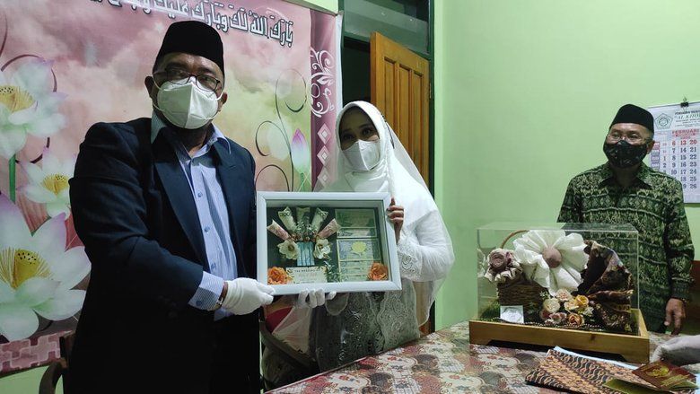 Puluhan Pasangan Pengantin di Mojokerto Nikah di Tanggal Cantik 22-02-2022