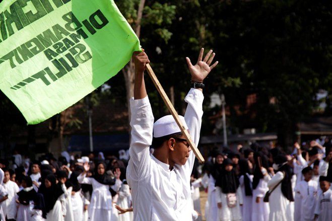 <strong>Sambut Rekor Muri Upacara Hari Santri Nasional, Santri &nbsp;Situbondo Puji Bung Karna</strong>