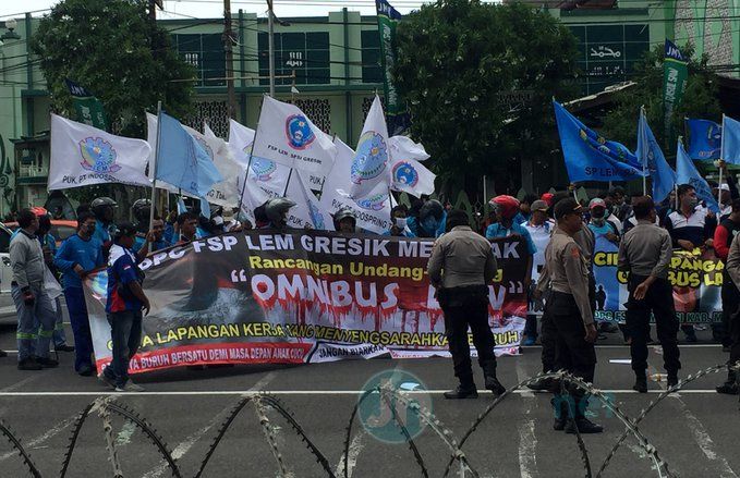Upah Kerja dan Omnibus Law Ancam&nbsp;Kesejahteraan Buruh