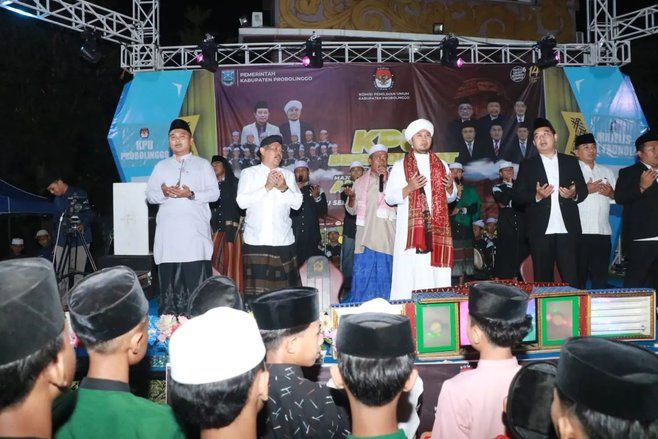 KPU Kabupaten Probolinggo Sosialisasi Masyarakat, lewat Acara Sholawat dan Kirab Pemilu 2024