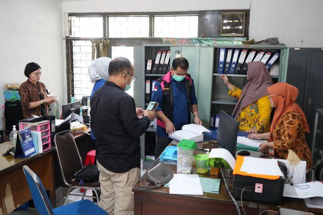 Kejati Jatim Geledah Kantor Kebun Binatang Surabaya