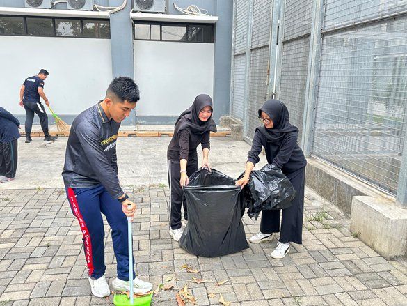 Rutan Kelas I Surabaya Gelar Kerja Bakti Bareng&nbsp;Warga Binaan Sambut HUT Ke-81 RI