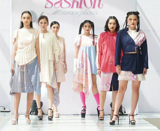 Innofashion Show 4 Jadi Ajang Unjuk Diri Mahasiswa Pogram DFT UK Petra Pamerkan Rancangannya