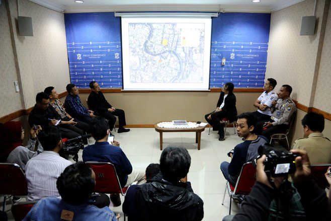 Pembangunan Alun-alun Surabaya, Separuh Jalan Yos Sudarso Ditutup