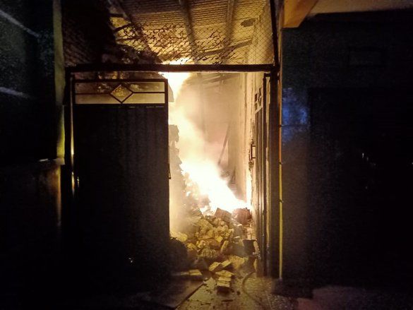 Pabrik Makanan Ringan di Probolinggo Ludes Terbakar