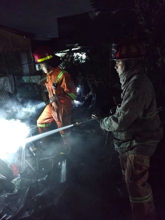 &lrm;Kebakaran Dapur di Tegal Gede Jember, Damkar Padamkan Api dalam 1,5 Jam