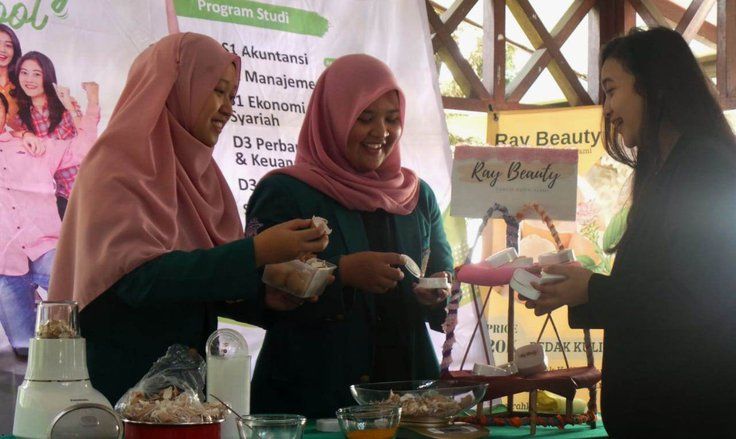 Mahasiswa STIE Perbanas Manfaatkan Kulit Telur Jadi Bedak Tabur