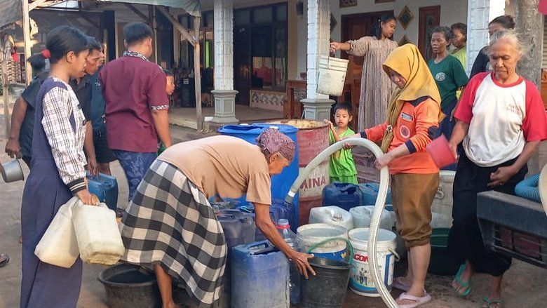 BPBD Kabupaten Probolinggo Grojok 5.000 Liter Air Bersih ke Warga Terdampak Kekeringan