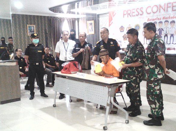 Bea Cukai Tangkap Kurir Narkoba asal Madura