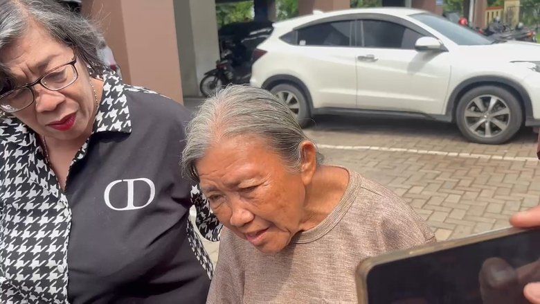 Polda Jatim Dalami Dugaan Pengeroyokan Lansia di Surabaya, Nenek Elina Diperiksa