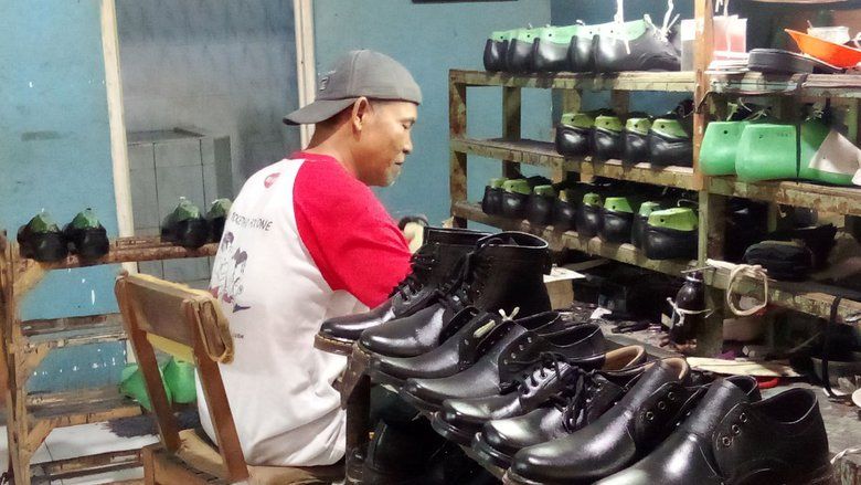 Permintaan Sepatu Sekolah di Mojokerto Melonjak 500 Persen Jelang Tahun Ajaran Baru