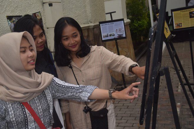 Kenalkan Wisata Ampel, Mahasiswa Tampilkan Karya Tulis dan Foto