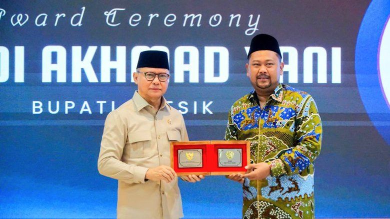 Penuhi Hak Anak PMI, Pemkab Gresik Raih Penghargaan Nasional