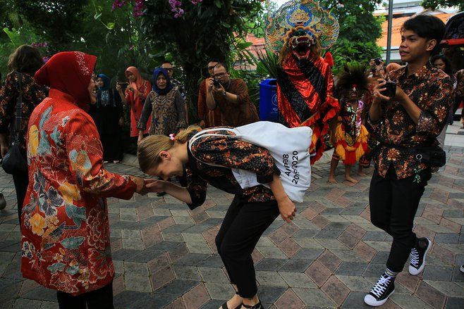 36 Peserta Pertukaran Pelajar Indonesia-Australia Kunjungi Rumah Dinas Risma