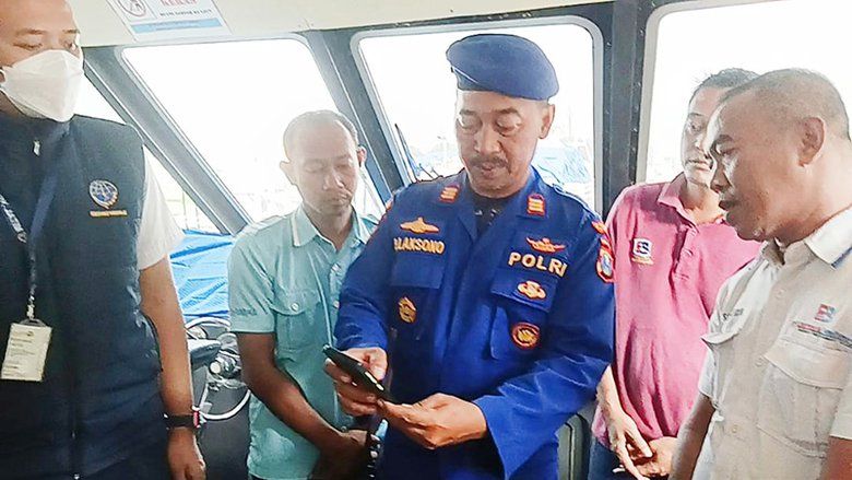 Dikeluhkan Nelayan Saat Melintas, Polairud Polres Gresik Sosialisasi ke Express Bahari