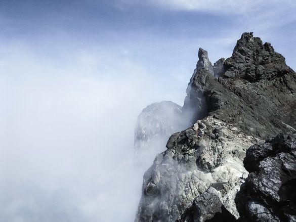 Status Waspada, Lava Pijar Meluncur Lima Kali Dari Merapi