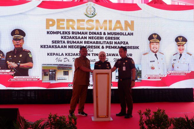 Kajati Jatim Resmikan Rumah Dinas dan Rumah Napza Kejari Gresik