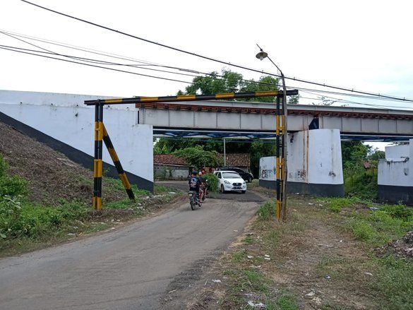 Portal Underpass Kembali Dilanggar, Jembatan KA Aman